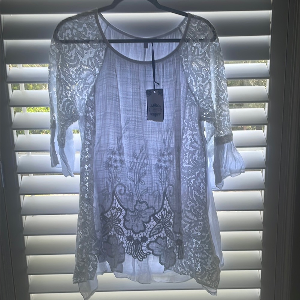 Tempo Paris Romantic White Asymmetrical 3/4 Sleeve Blouse